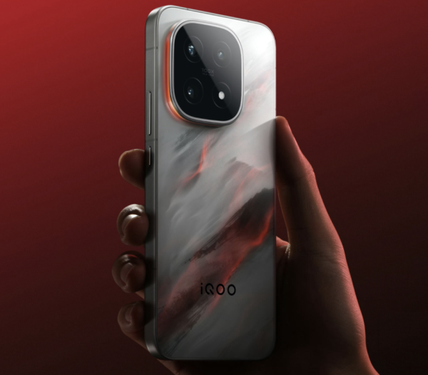 卢深策略 iQOO 15、真我GT8、一加15同台竞技：设计、配置、发布时间大比拼